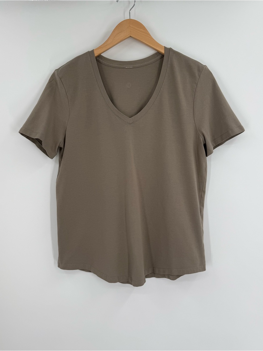 Lululemon V-Neck Short Sleeve Tee Tee | Taupe | Size 6